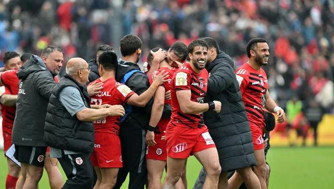 包含法甲夜战高潮不断，精彩射门和精彩扑救成为焦点的词条