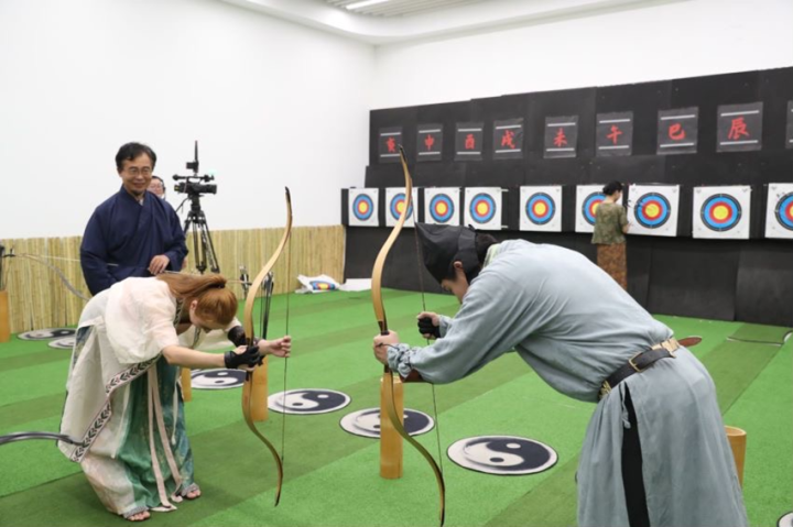 传统射箭技艺比赛，古老技艺的现代呈现