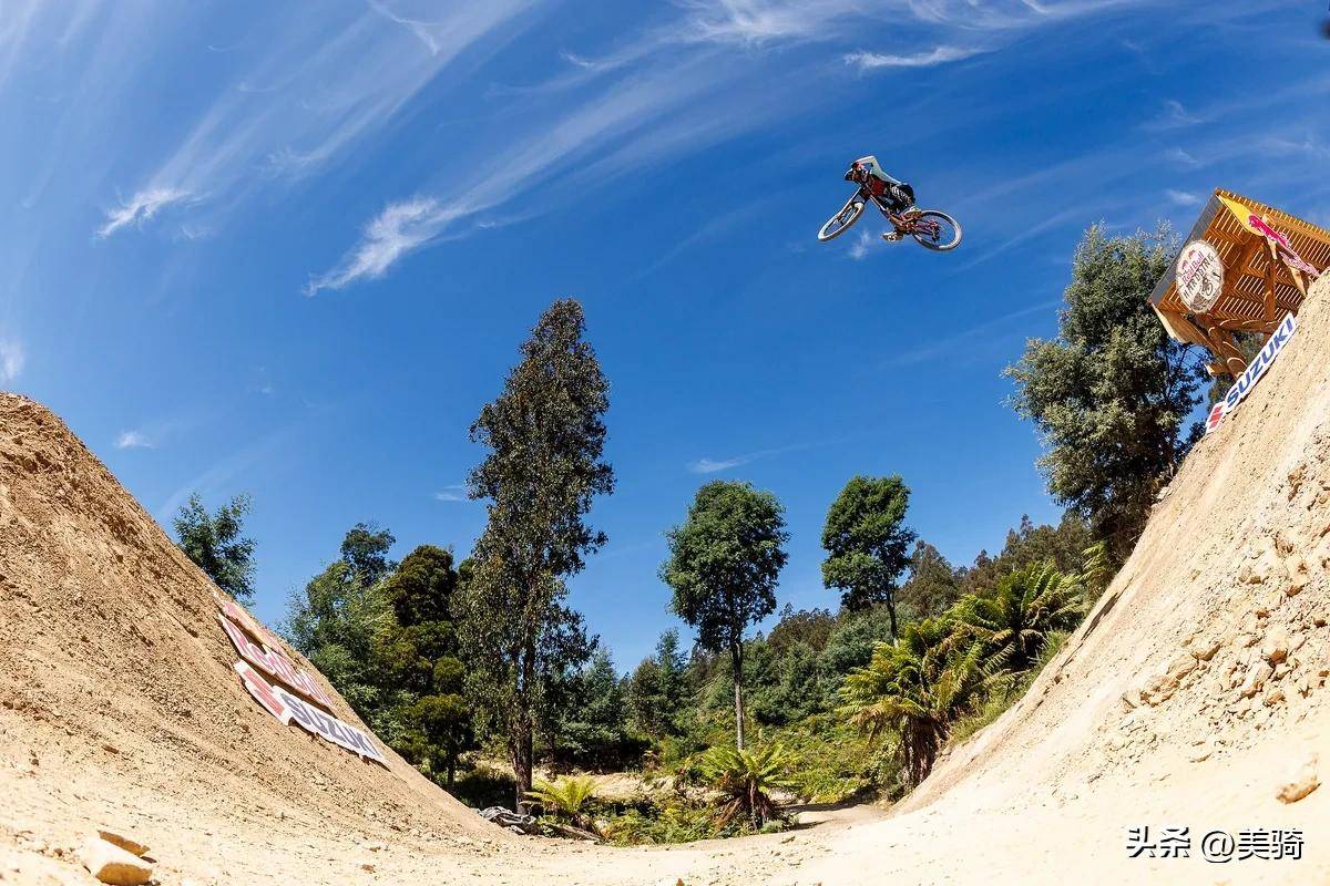 乐鱼体育平台-"顶级硬地赛：反应速度与技术的终极比拼"的简单介绍