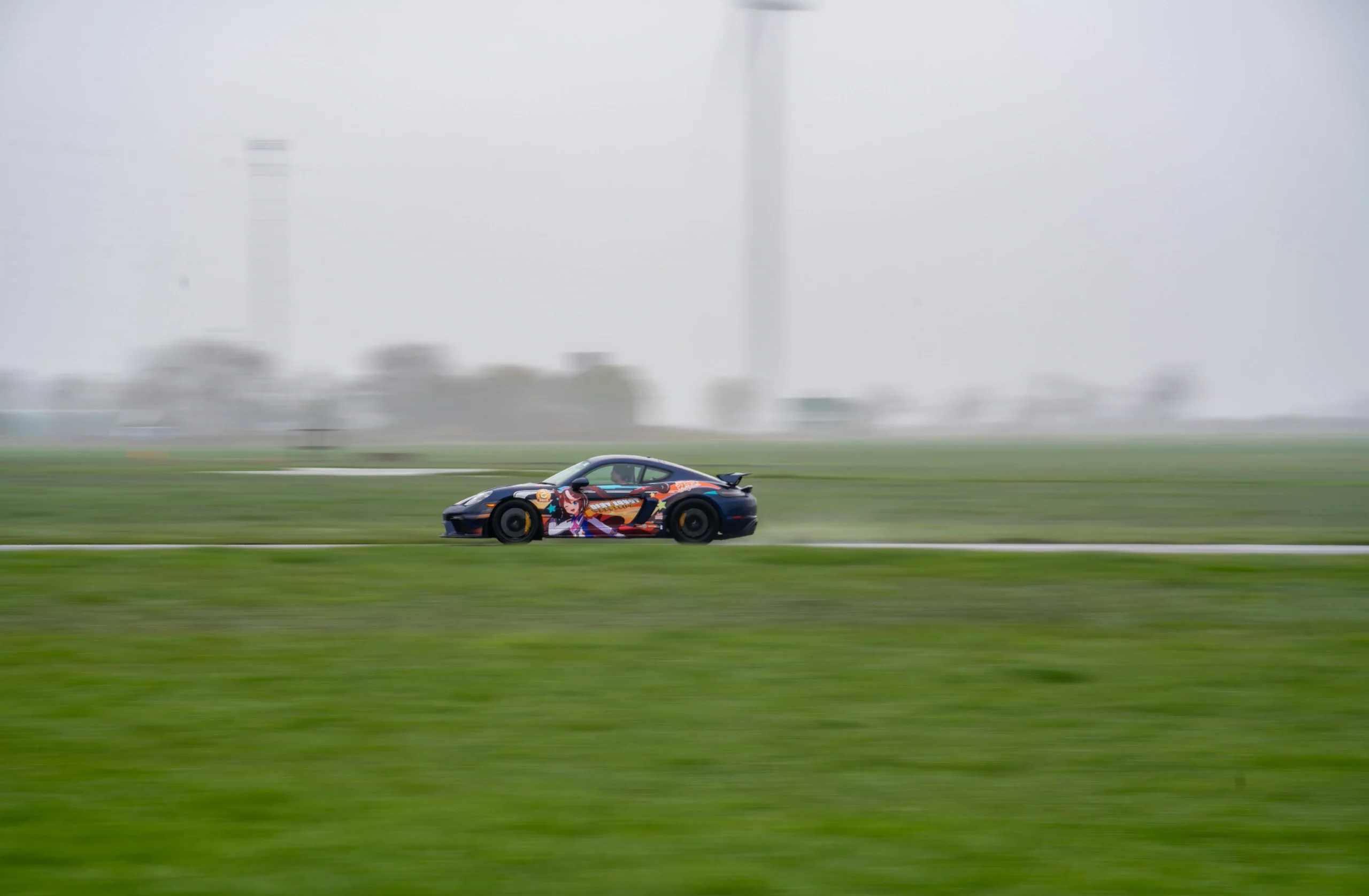 乐鱼体育官方登录网站-暴雨中的F1：湿滑赛道考验车手技艺的简单介绍