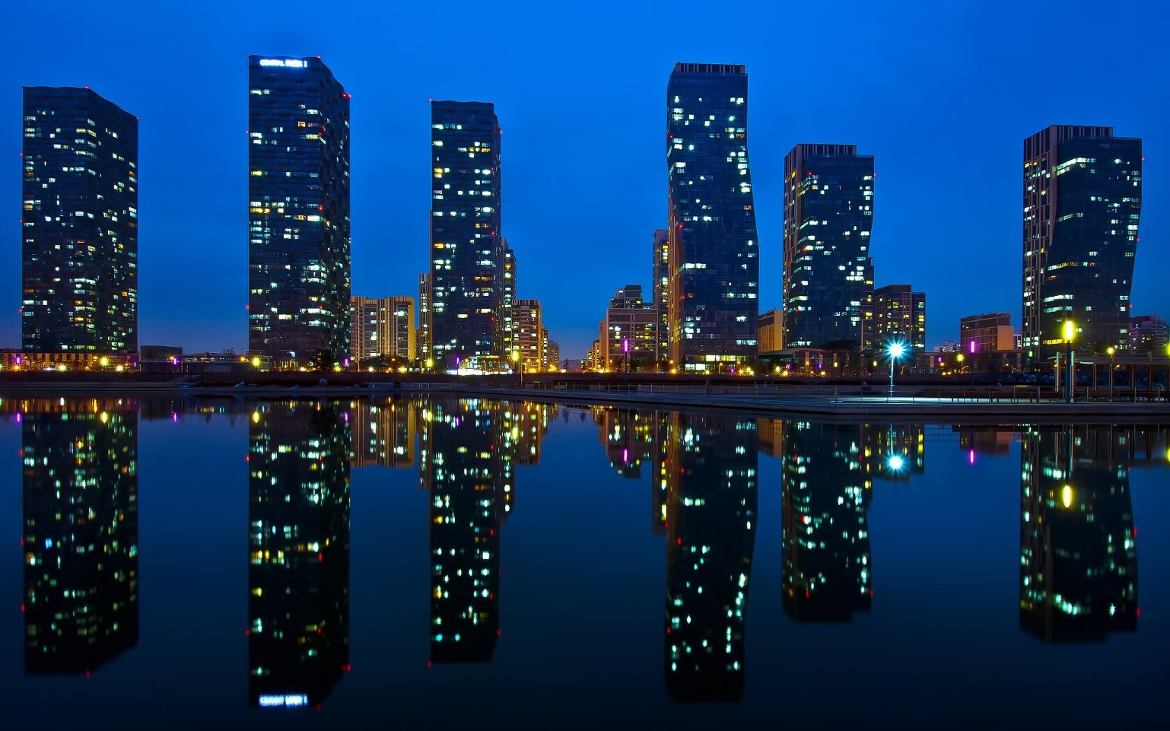 全球球场激烈战斗：篮球争雄风云再起，篮球争霸